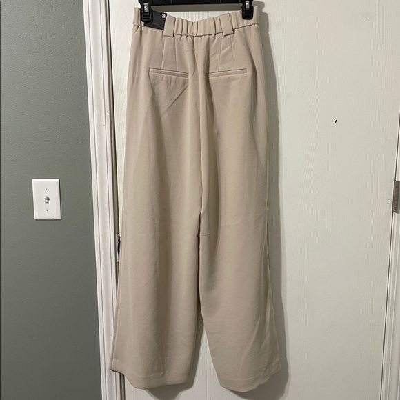 Express NWT Wide Leg Trouser High Rise Cream Pants Size 2 - Picture 13 of 16